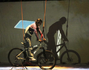 Alicia-pequeña-caminante